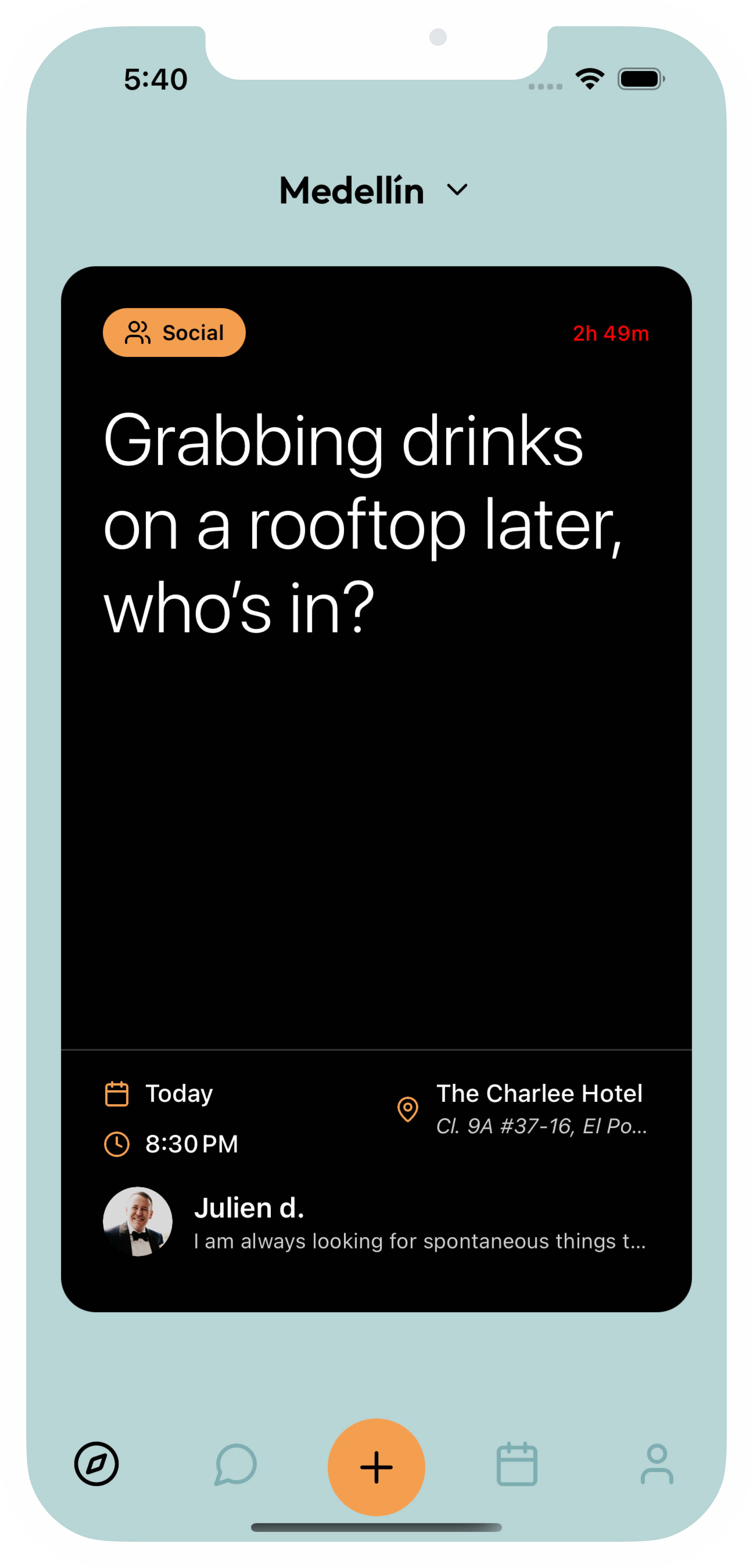Junto App Interface showing a rooftop drinks meetup in Medellín
